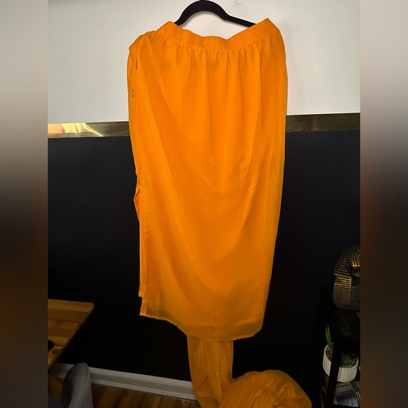 Women’s Traditional Indian Saree draped skirt Set with beading and embroidery - Picture 4 of 16